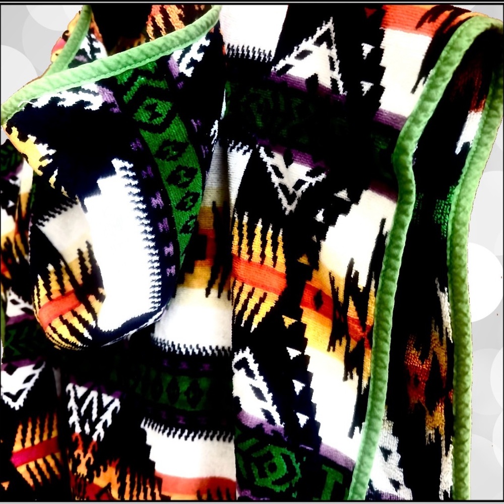 Pendleton Eagle Rock Hooded Towel with Bold Multicolor Design - Picture 5 of 7